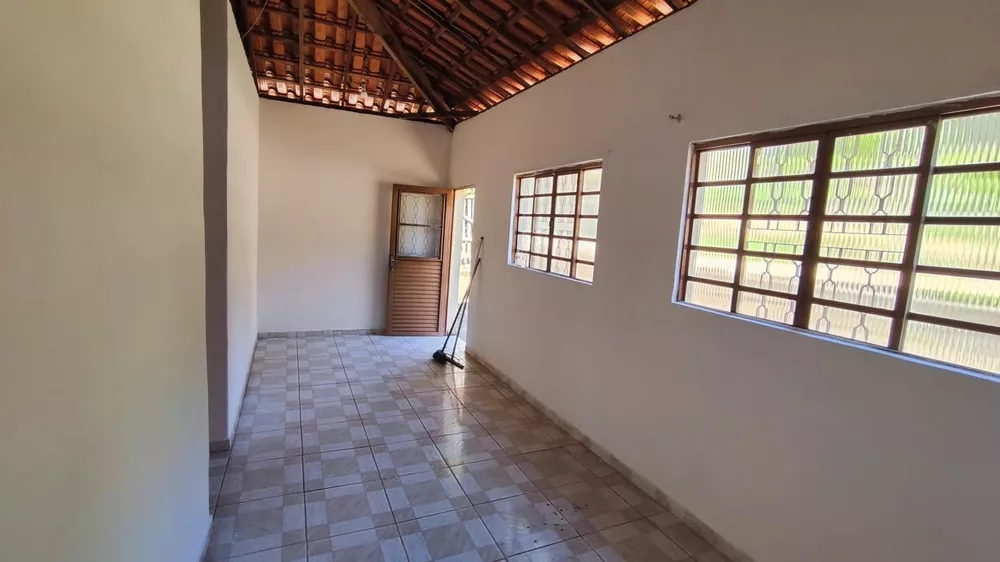 Casa para alugar com 2 quartos, 300m² - Foto 3