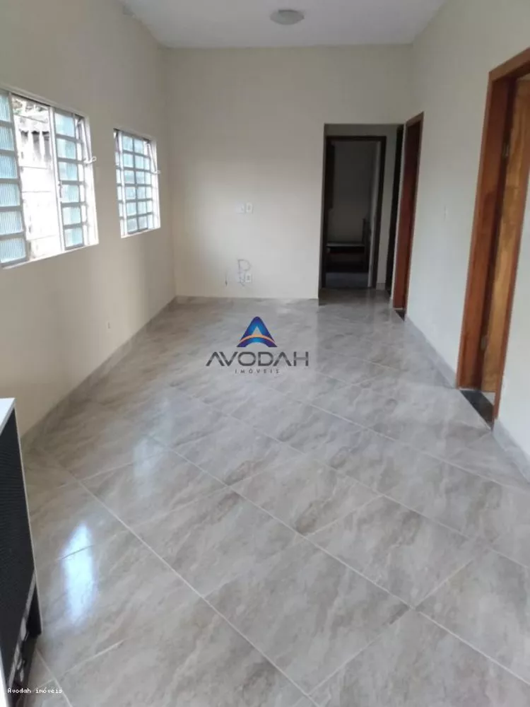 Casa para alugar com 4 quartos, 360m² - Foto 1