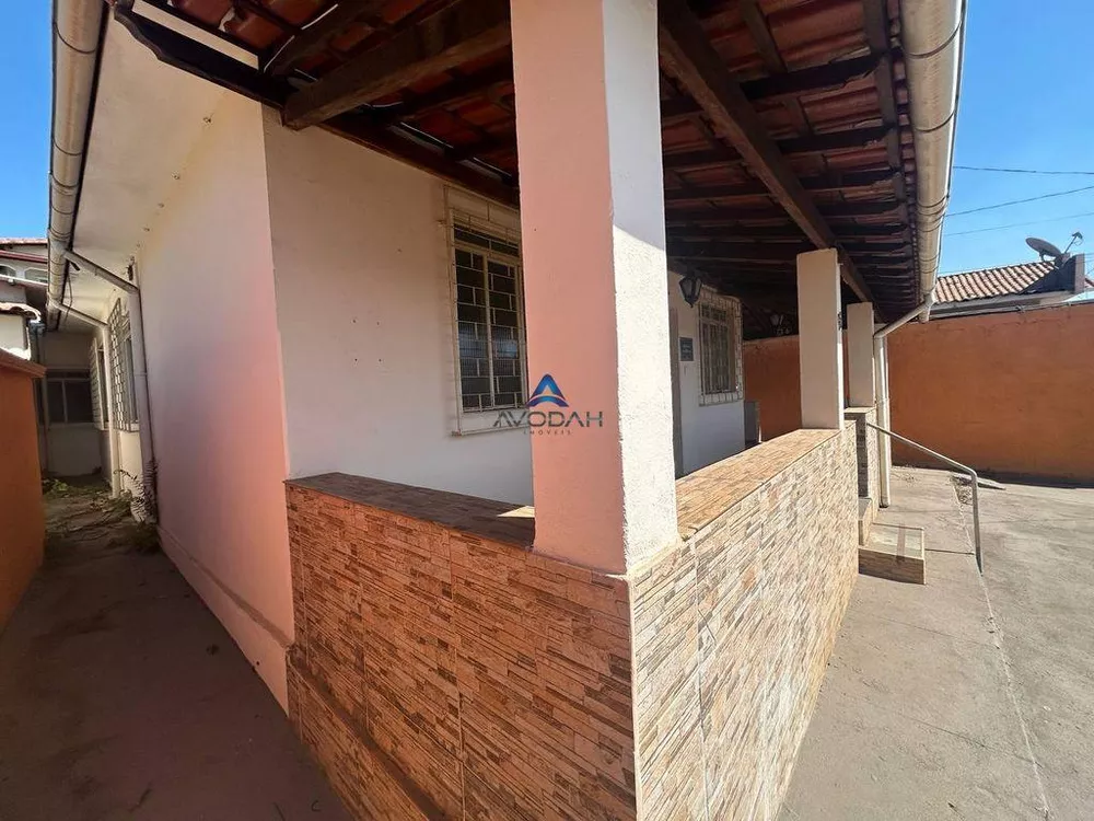 Casa à venda com 4 quartos, 200m² - Foto 4