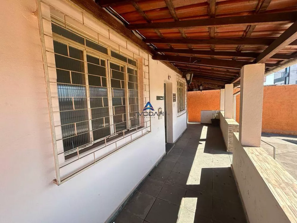 Casa à venda com 4 quartos, 200m² - Foto 2