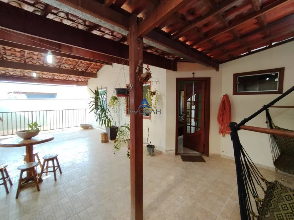 Casa à venda com 3 quartos, 360m² - Foto 2