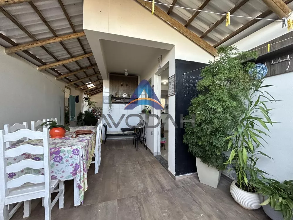 Casa à venda com 2 quartos, 90m² - Foto 4