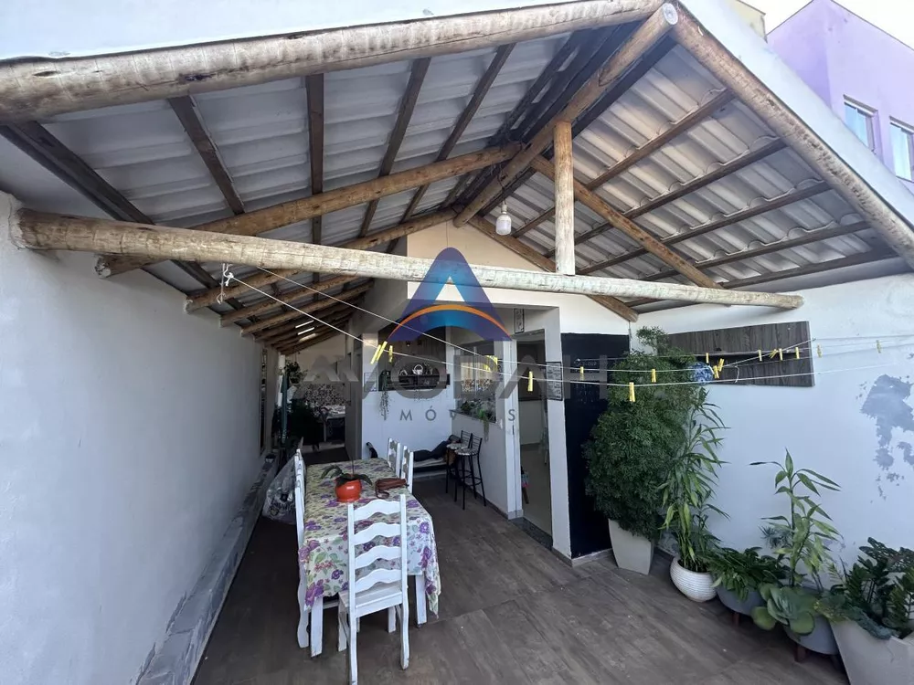 Casa à venda com 2 quartos, 90m² - Foto 1