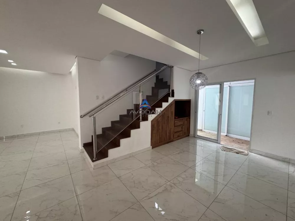 Casa à venda com 6 quartos, 376m² - Foto 2