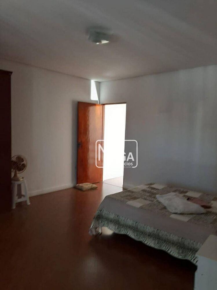 Casa à venda com 2 quartos, 209m² - Foto 1