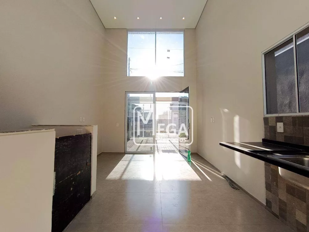 Casa à venda com 4 quartos, 129m² - Foto 2