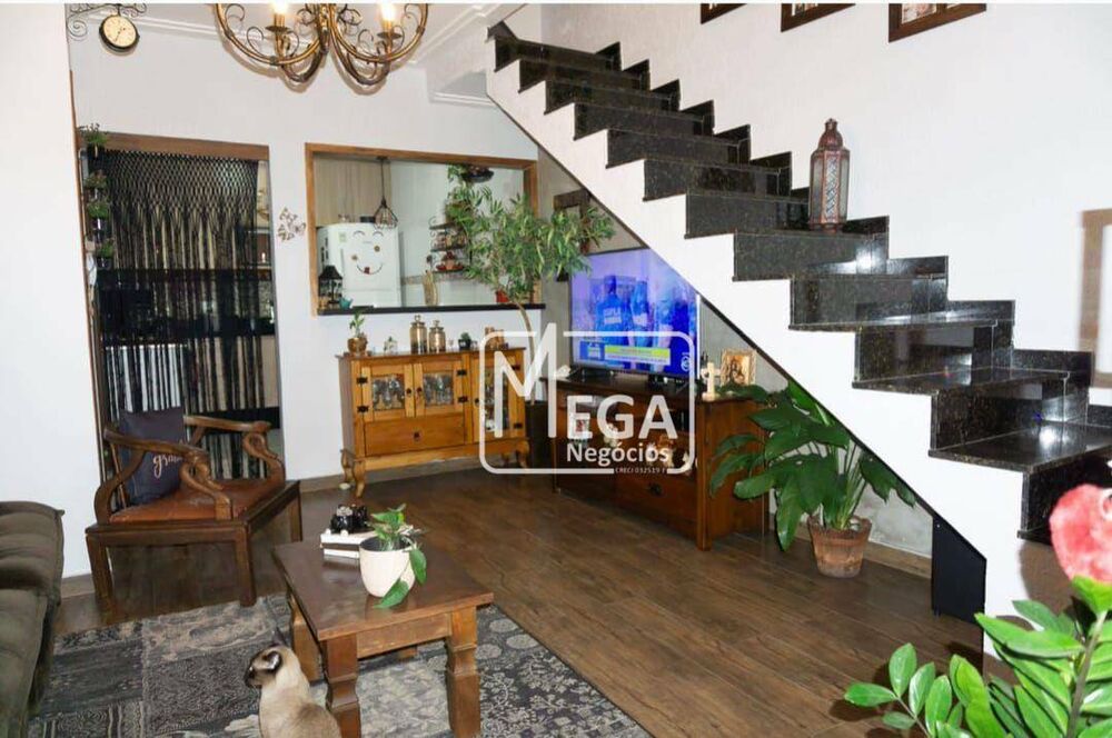 Casa à venda com 2 quartos, 120m² - Foto 1