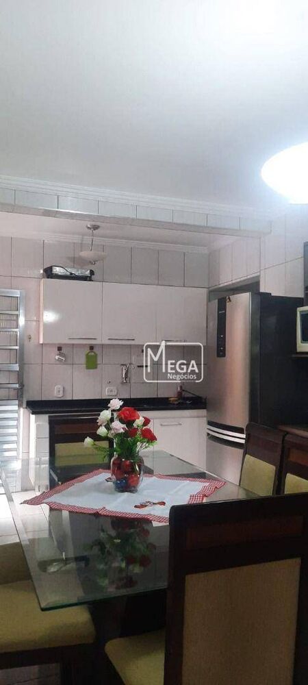 Casa à venda com 3 quartos, 100m² - Foto 1