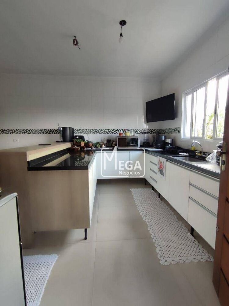 Casa, 3 quartos, 234 m² - Foto 1