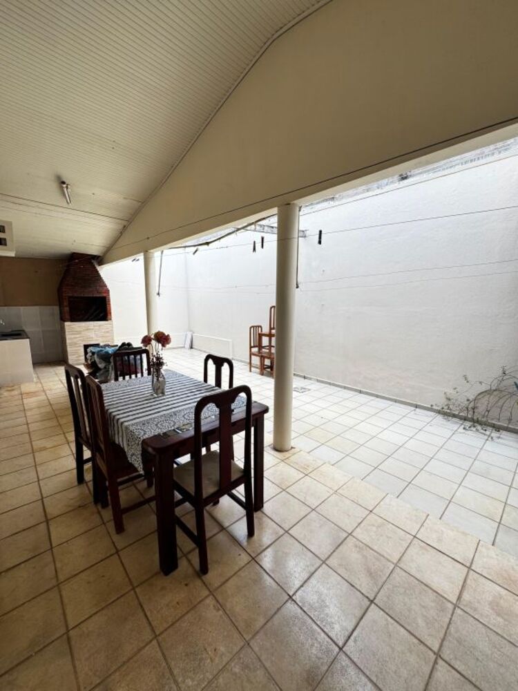 Casa à venda com 3 quartos, 180m² - Foto 8