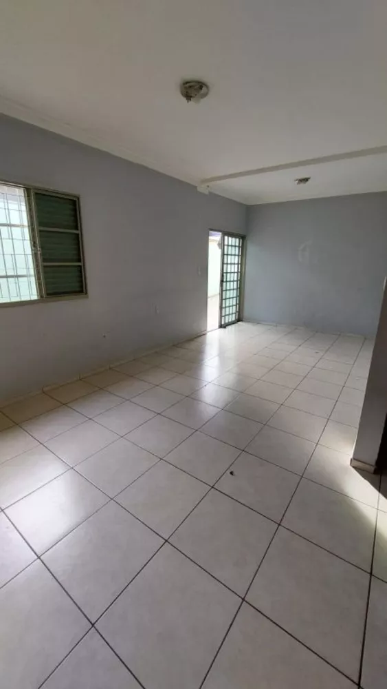 Casa à venda com 5 quartos, 248m² - Foto 3