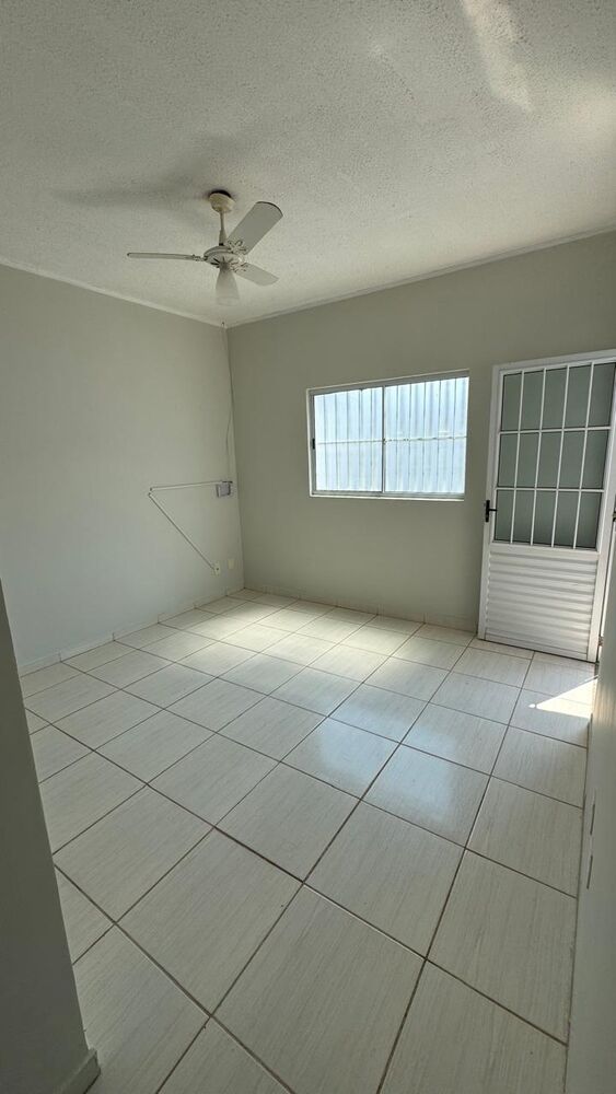 Casa à venda com 2 quartos, 51m² - Foto 2