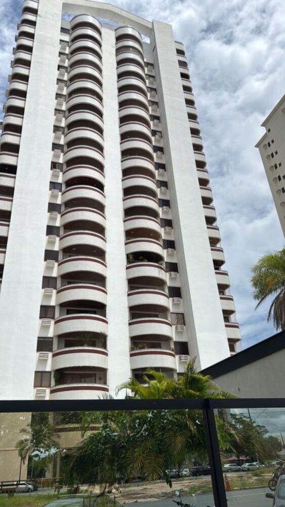 Apartamento à venda com 3 quartos, 145m² - Foto 2