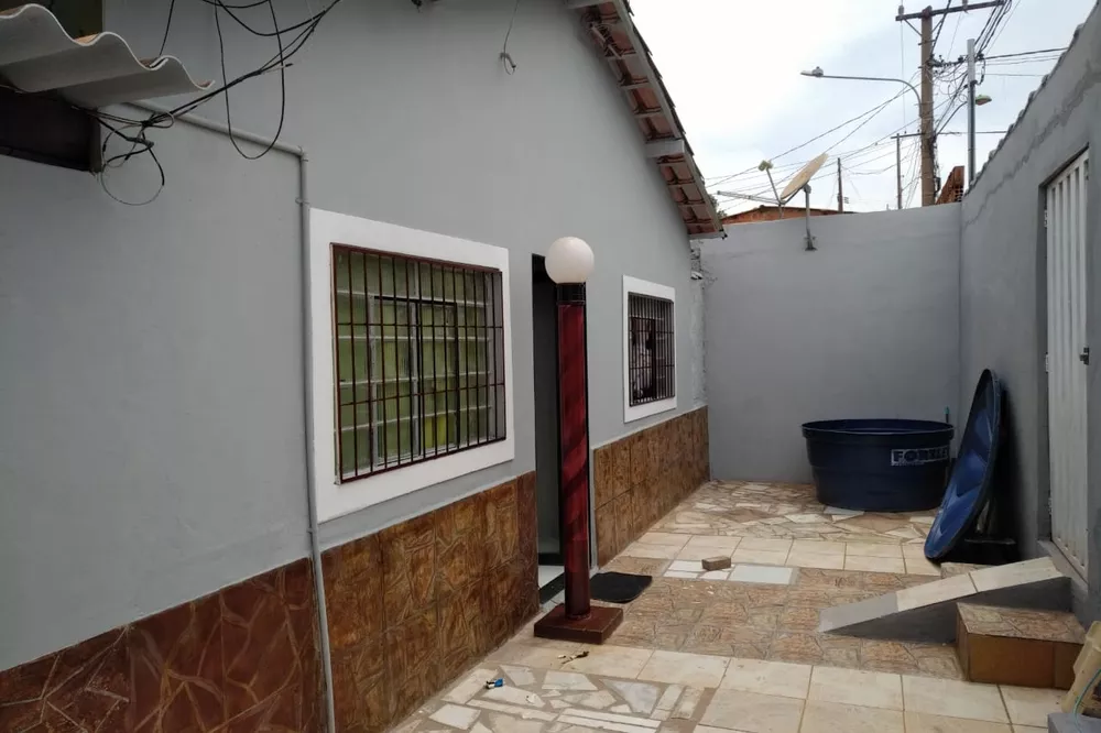 Casa à venda com 3 quartos, 194m² - Foto 1