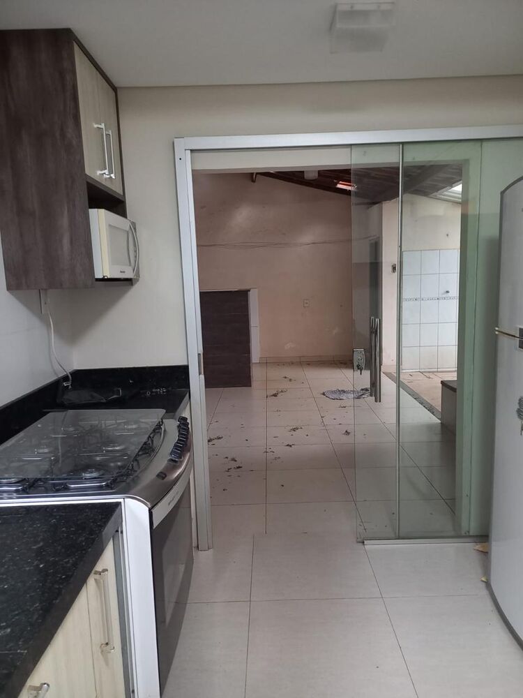 Casa de Condomínio à venda com 3 quartos, 195m² - Foto 3