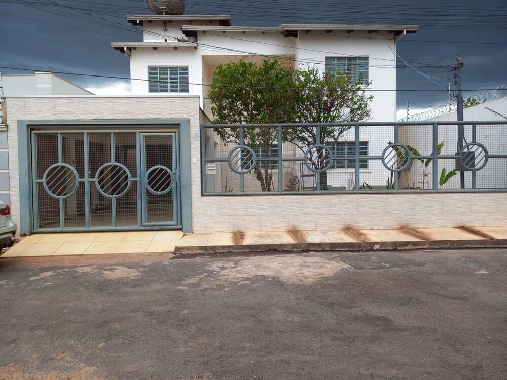 Casa de Condomínio à venda com 3 quartos, 195m² - Foto 1