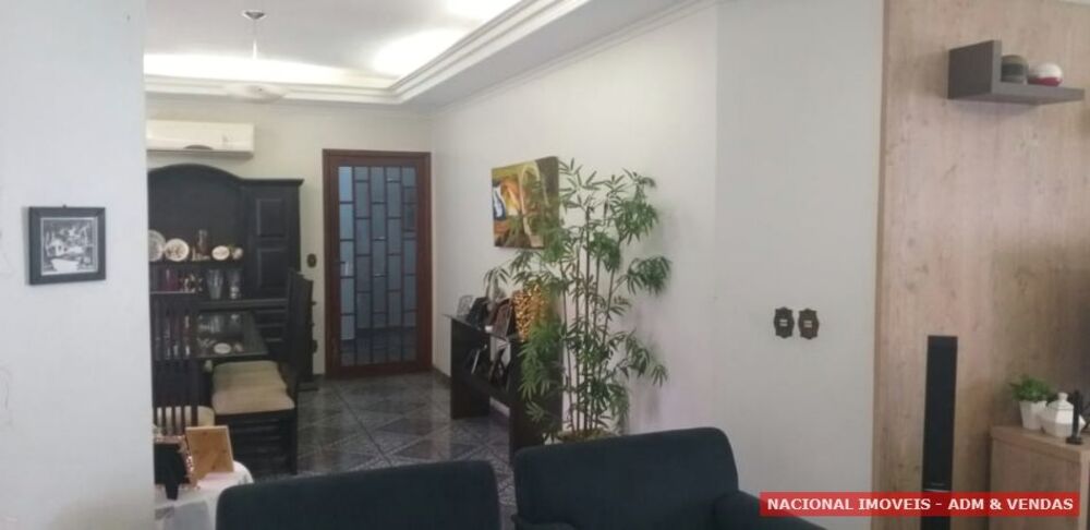 Casa à venda com 4 quartos, 450m² - Foto 2