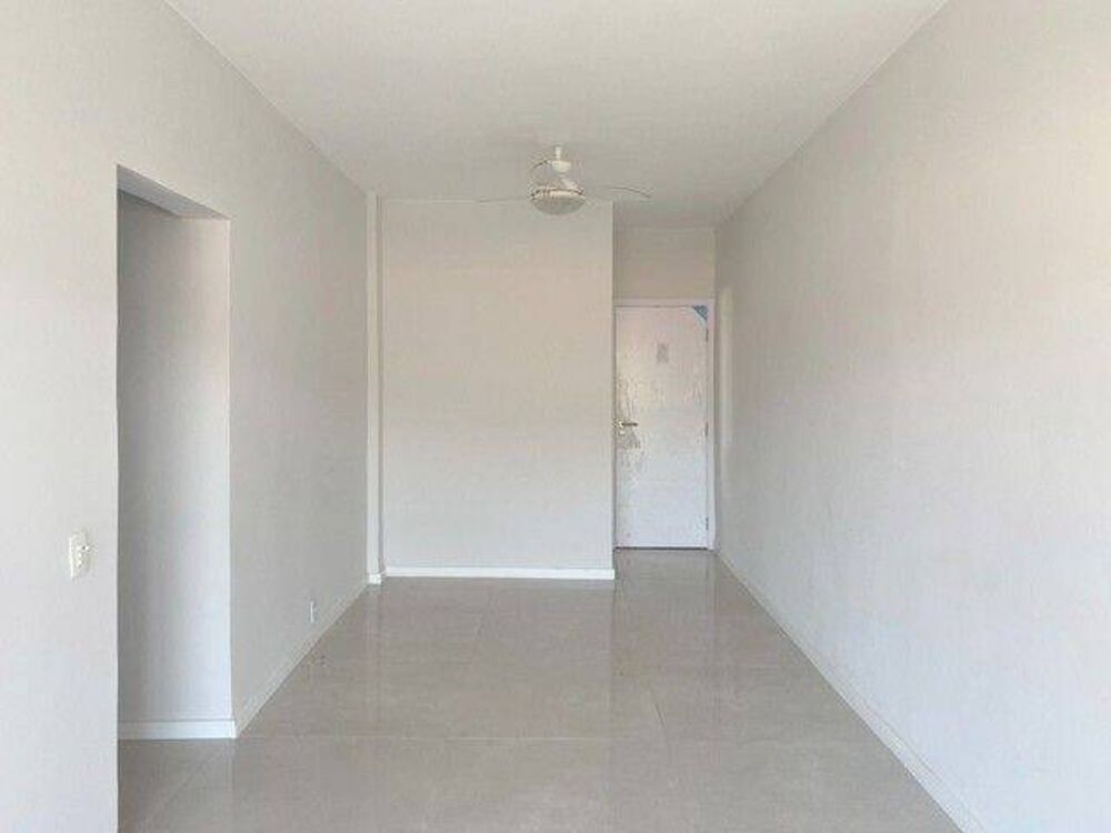 Apartamento à venda com 3 quartos, 110m² - Foto 2