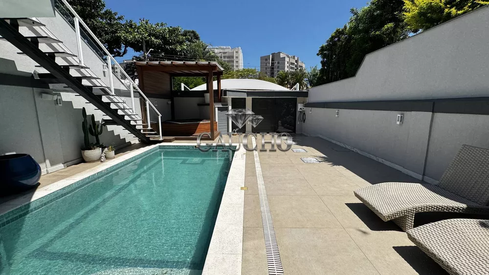 Casa à venda com 6 quartos, 296m² - Foto 4