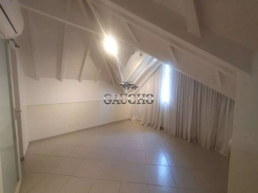 Casa à venda com 4 quartos, 240m² - Foto 2