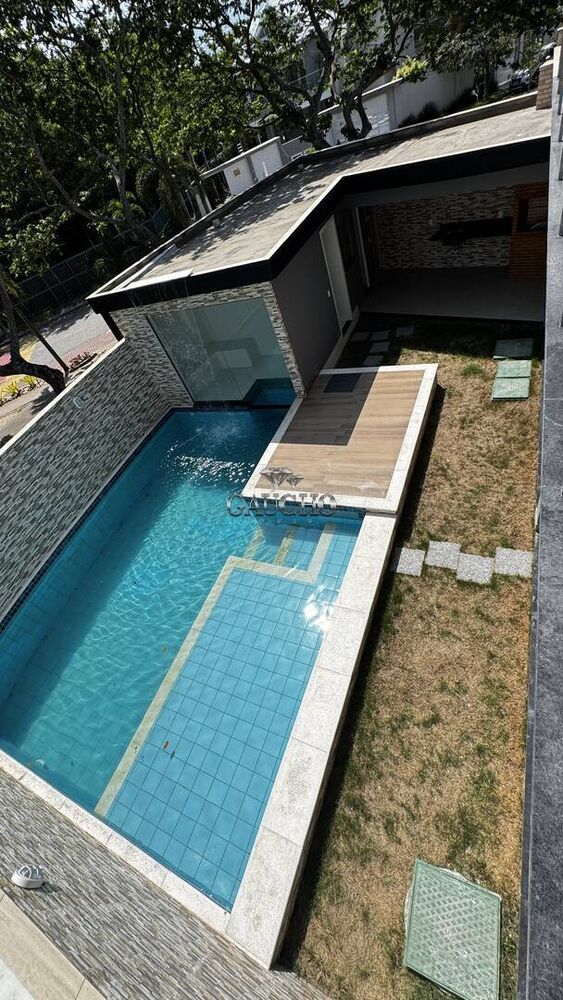 Casa à venda com 3 quartos, 339m² - Foto 2