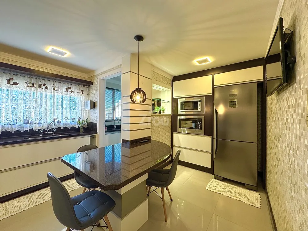 Apartamento, 3 quartos, 250 m² - Foto 1