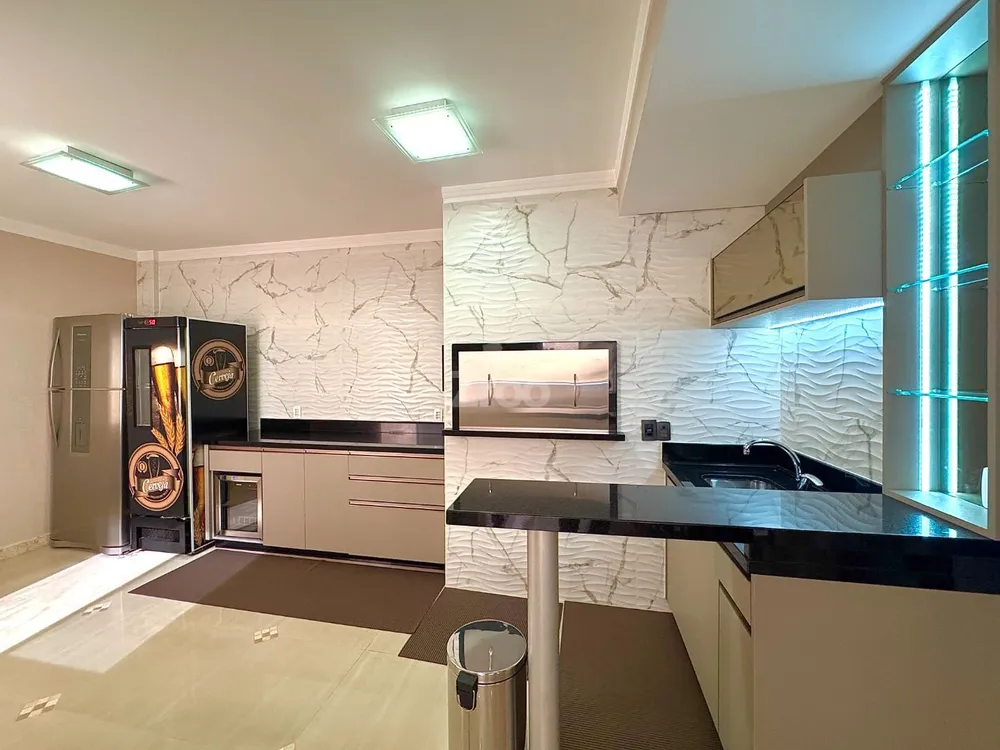 Apartamento, 3 quartos, 250 m² - Foto 2
