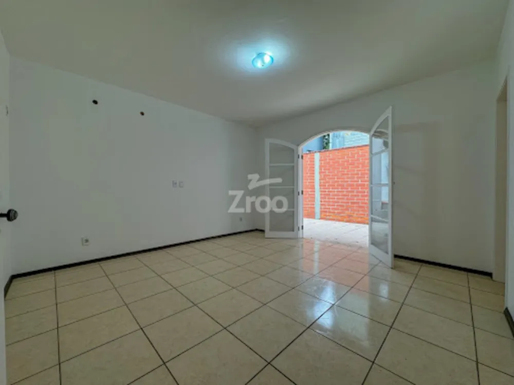 Casa, 3 quartos, 230 m² - Foto 4