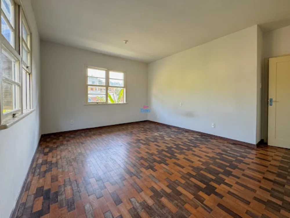 Casa, 7 quartos, 240 m² - Foto 3