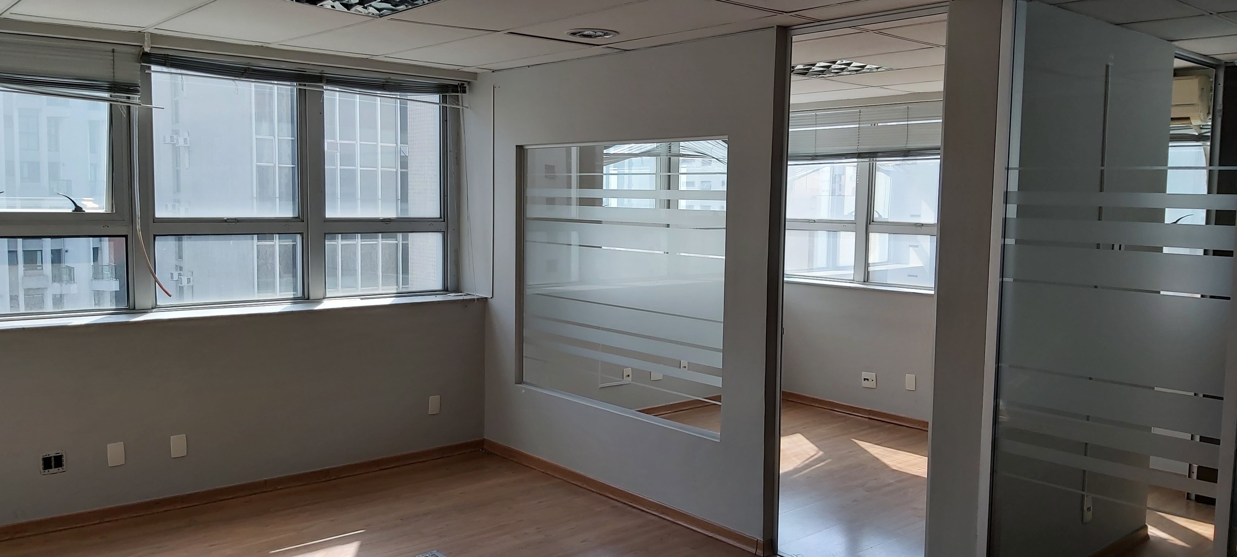 Conjunto Comercial-Sala para alugar com 2 quartos, 74m² - Foto 15