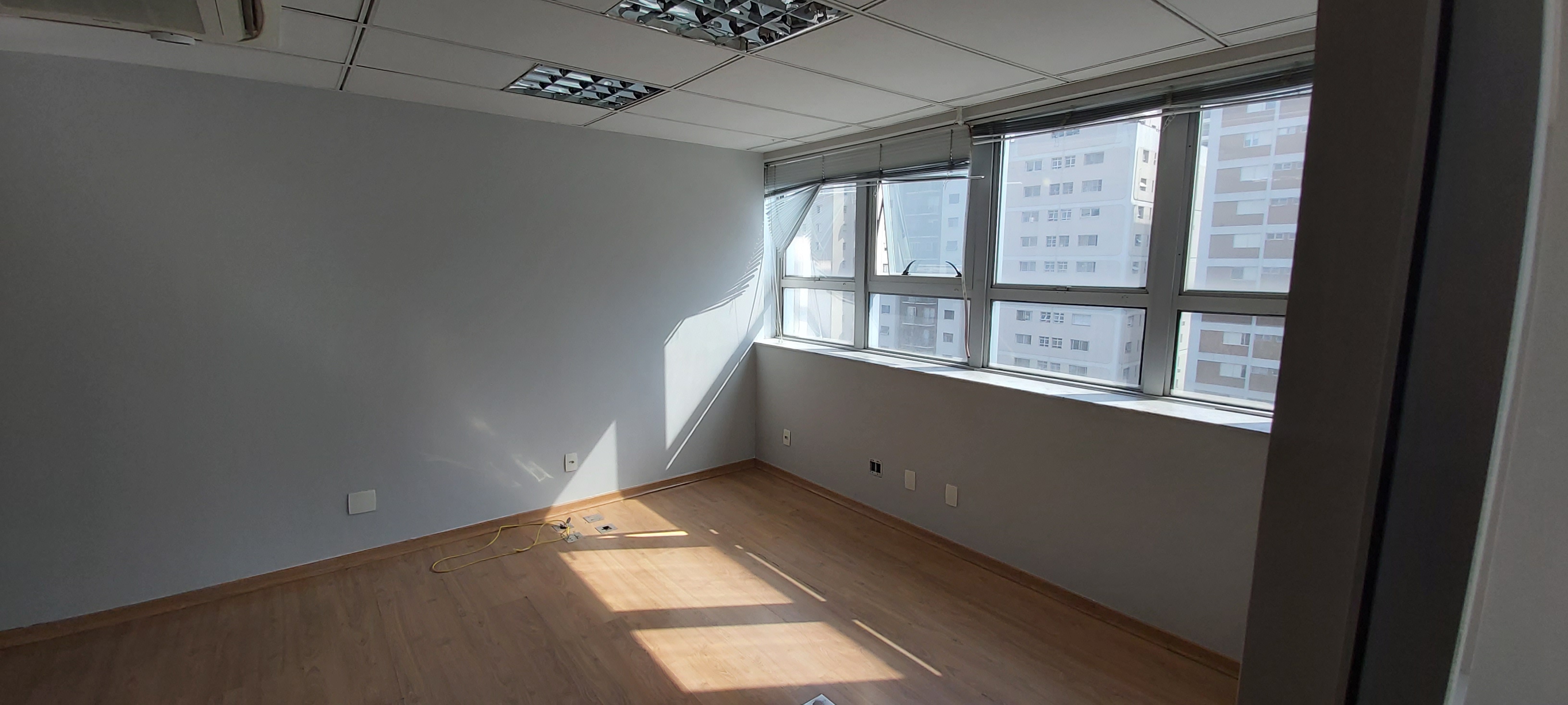 Conjunto Comercial-Sala para alugar com 2 quartos, 74m² - Foto 2