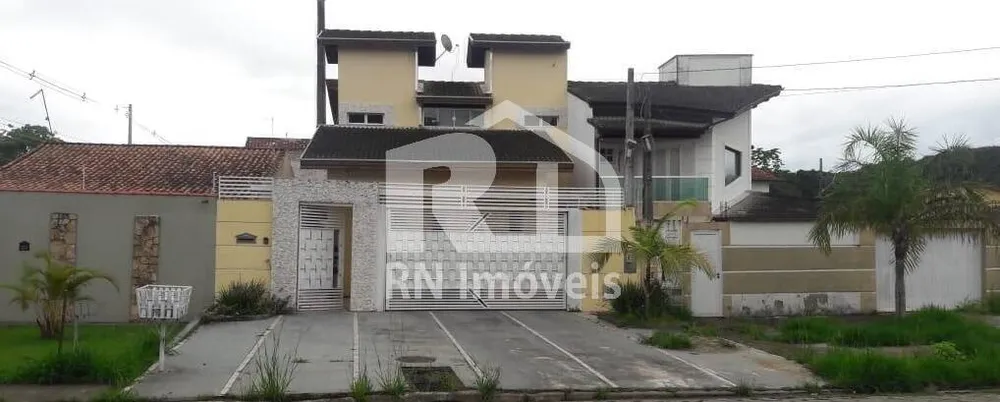 Casa, 3 quartos, 215 m² - Foto 1
