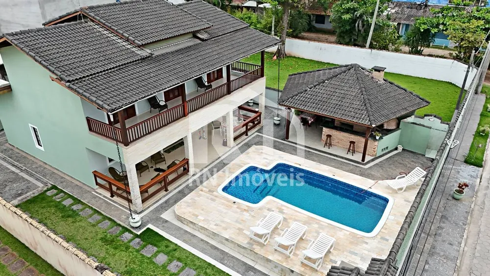 Casa, 3 quartos, 236 m² - Foto 1