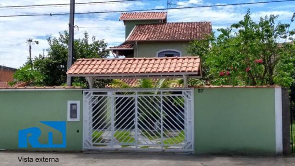 Casa à venda com 3 quartos, 210m² - Foto 1