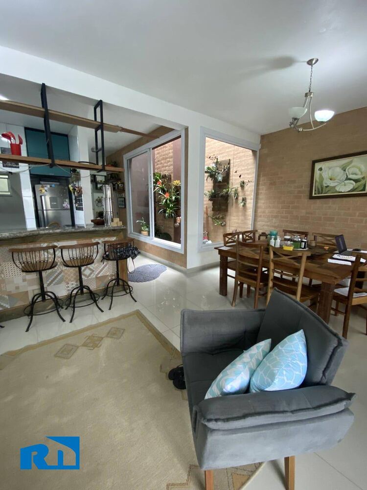 Casa, 2 quartos, 200 m² - Foto 1