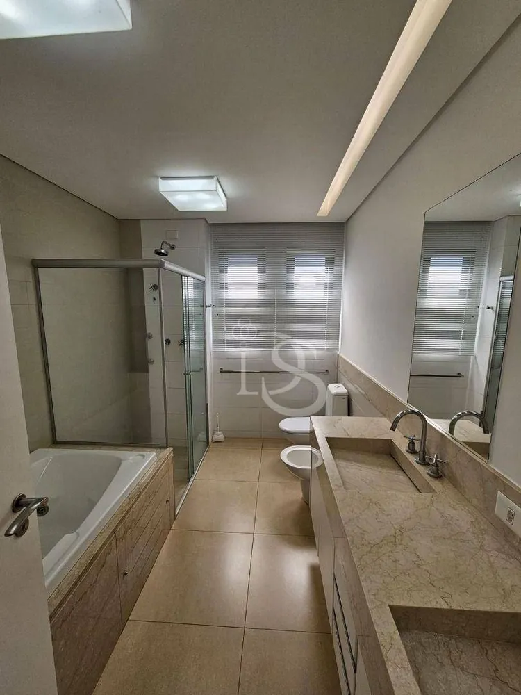 Apartamento, 3 quartos, 186 m² - Foto 1
