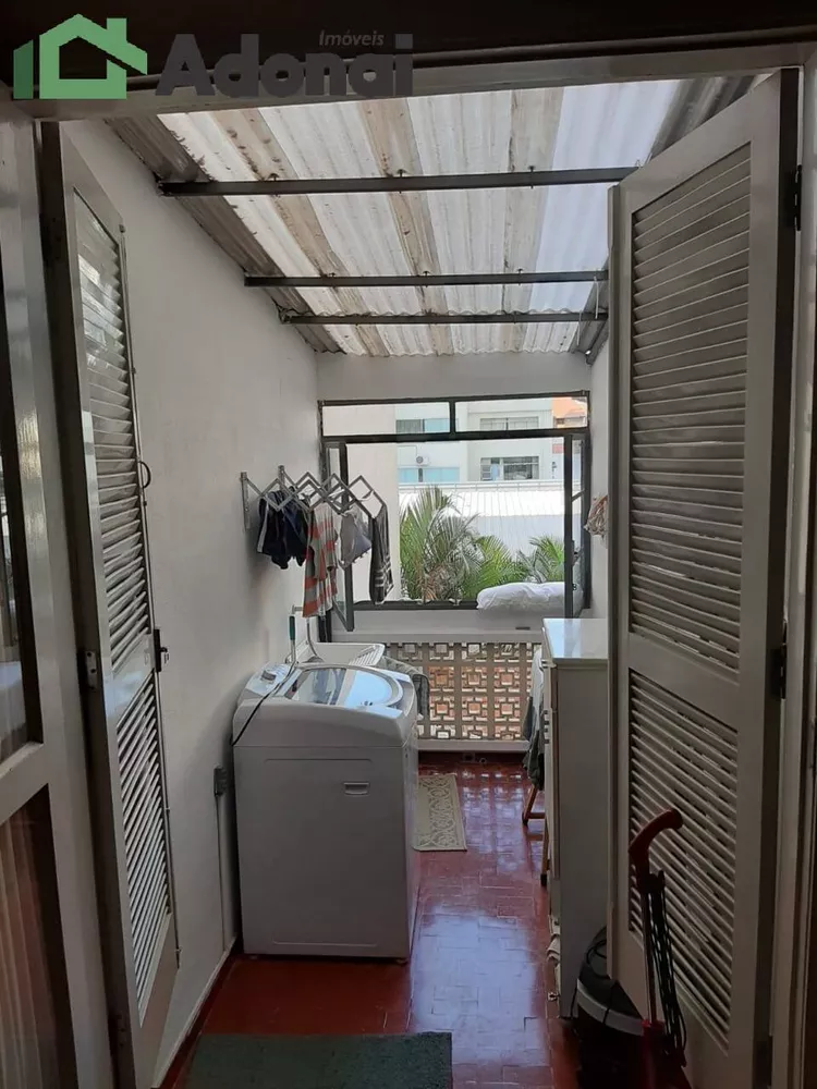 Casa à venda com 3 quartos, 206m² - Foto 1