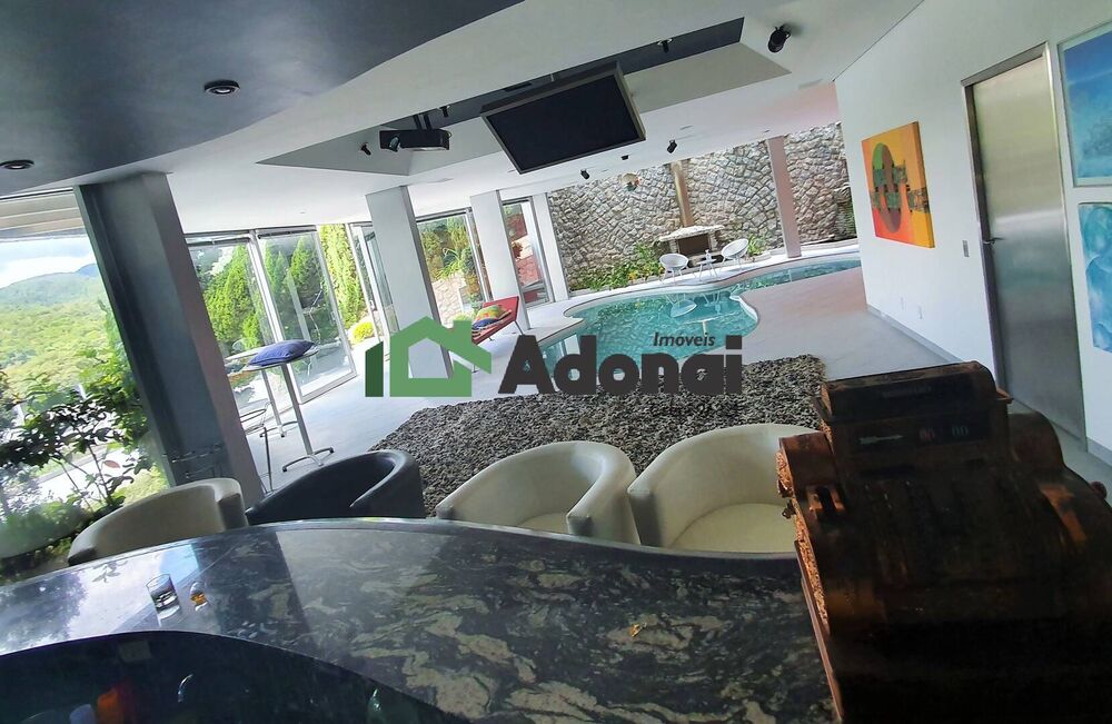 Casa à venda com 5 quartos, 1080m² - Foto 1