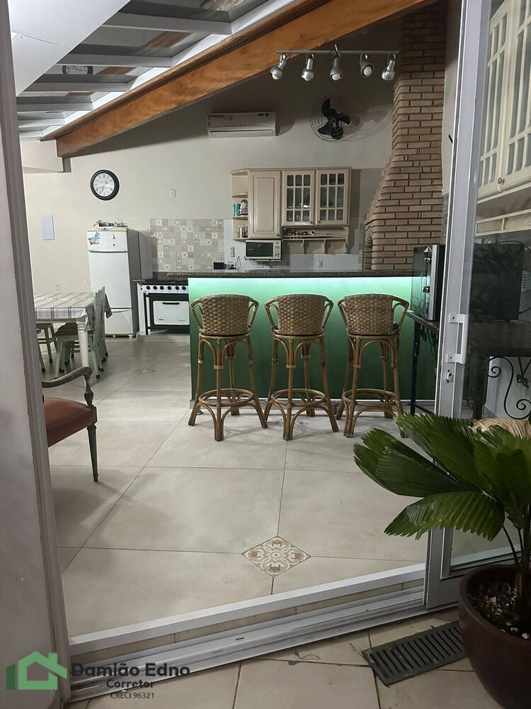 Casa, 3 quartos, 297 m² - Foto 2