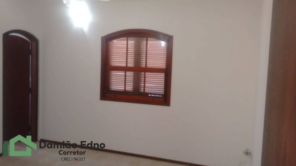 Casa, 3 quartos, 206 m² - Foto 1