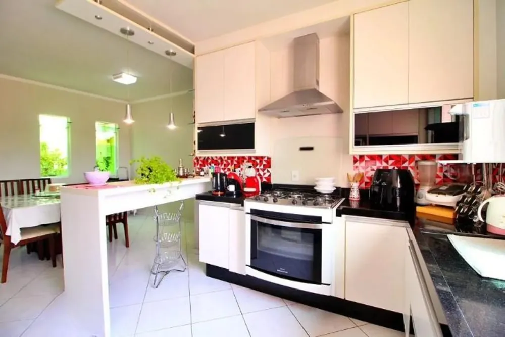 Sobrado, 3 quartos, 256 m² - Foto 1