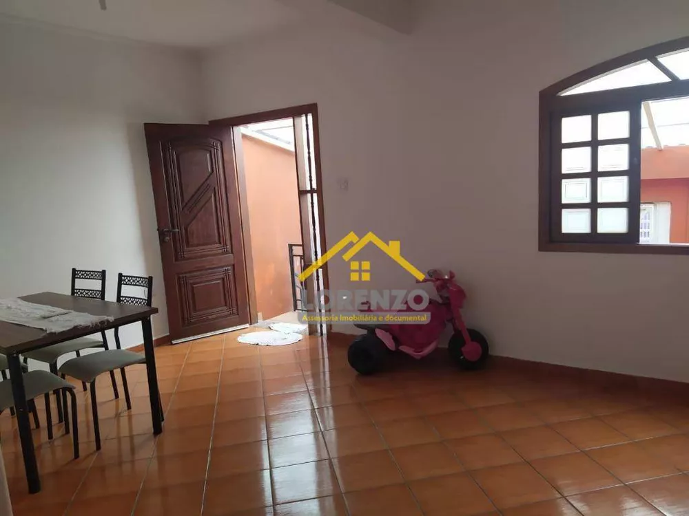 Casa à venda com 5 quartos, 258m² - Foto 4