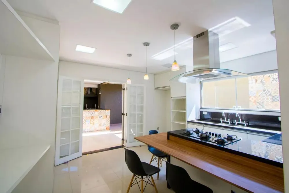 Sobrado, 5 quartos, 210 m² - Foto 1