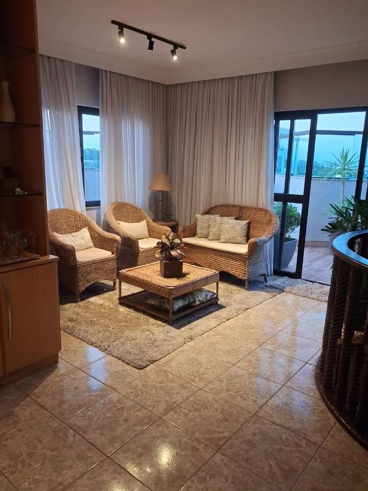 Cobertura à venda com 3 quartos, 200m² - Foto 2