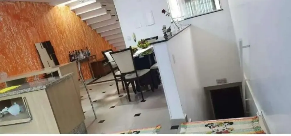 Sobrado, 3 quartos, 218 m² - Foto 2