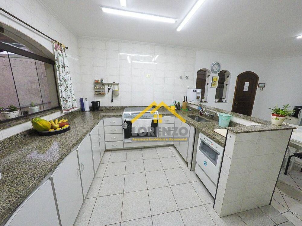 Sobrado à venda com 4 quartos, 354m² - Foto 2