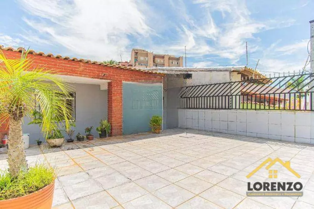 Casa à venda com 3 quartos, 192m² - Foto 1