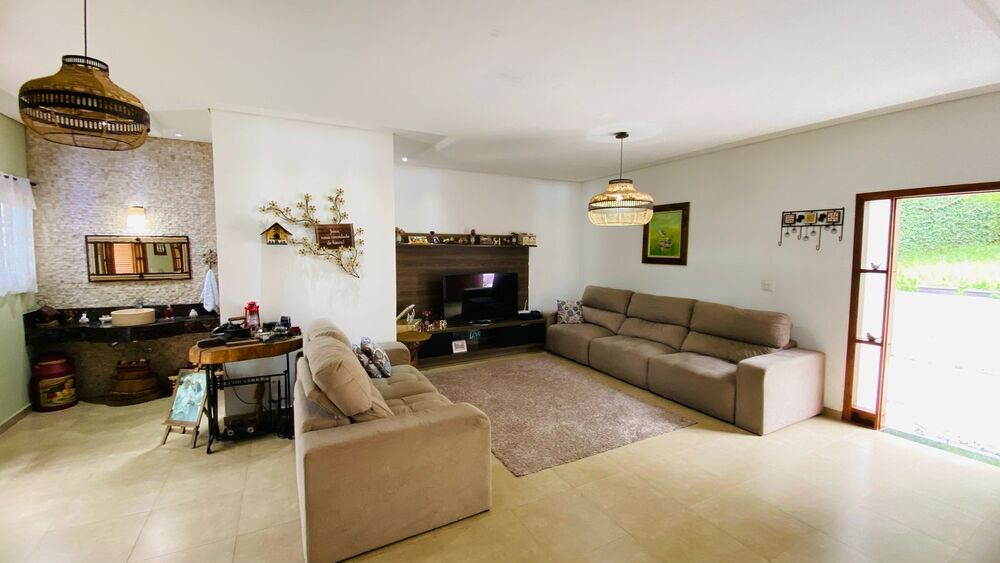 Chácara, 4 quartos, 1130 m² - Foto 1