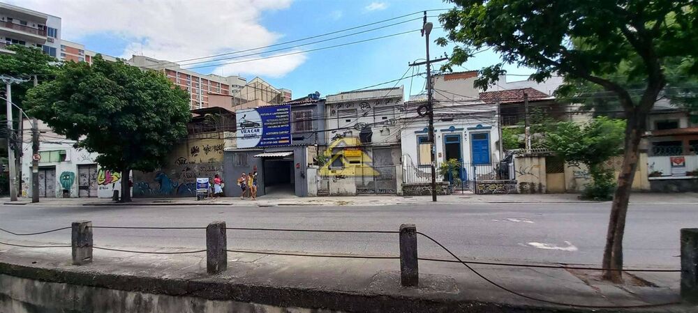 Casa à venda com 2 quartos, 200m² - Foto 1