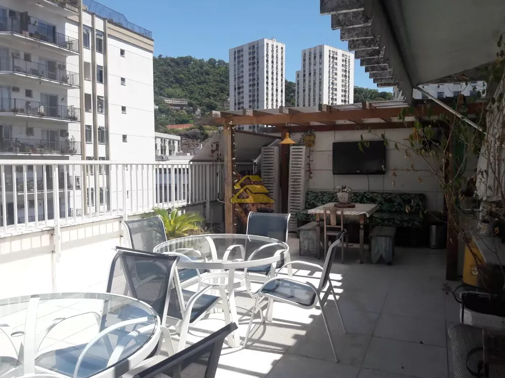 Cobertura, 3 quartos, 214 m² - Foto 2